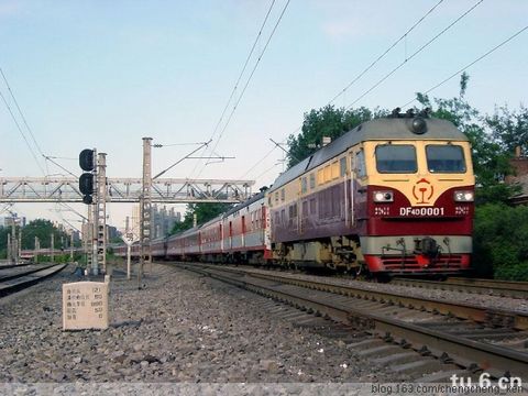 東風4D(DF4D)型準高速客運內燃機車